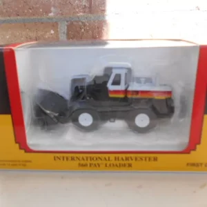 Frist Gear HO Scale Internation Harvester 560 Pay loader #80-0315