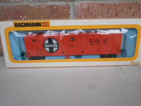 Bachmann #1122  HO Scale 51' Feefer Box Car Santa Fe Orange
