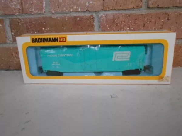 Bachmann #1142  HO Scale 51' Box Car Penn Cent Lt Blue