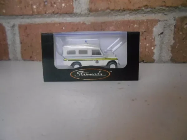 Brekina HO Scale Land Rover Cap Police (Police) White/Yellow #7632