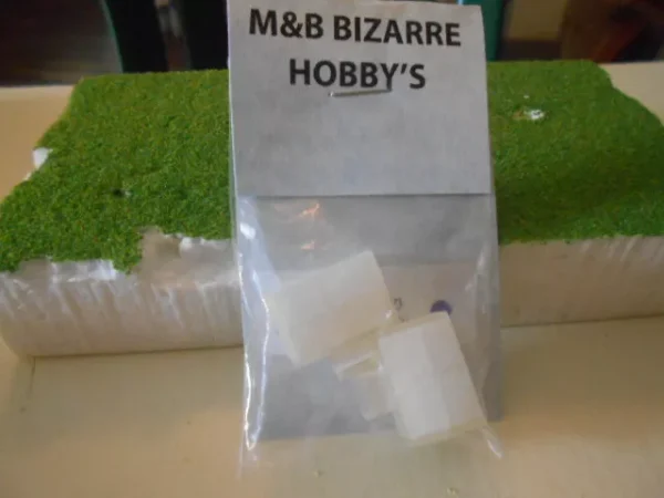 M & B HO Scale Accessories Ice Box With 2 Doors  #1002 - Image 2