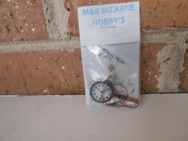 #7004 M&B O Scale Accessories Wall Or Building Clock Number 2-Sided Lights Up