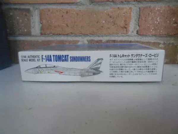 #52032 ARII Plastic Model Kit of the US  F-14A Tomcat Sundow 2 1/144 scale - Image 3