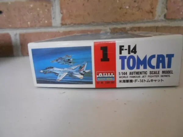#23031 ARII Plastic Model Kit of the US  F-14 Tomcat 1/144 scale - Image 2