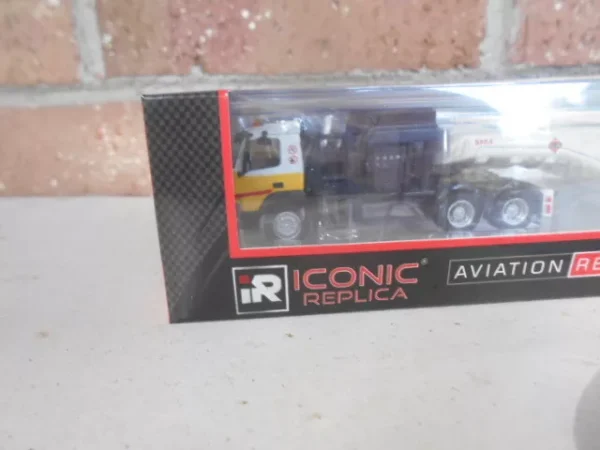 Iconic Replica 1:87 Volvo FM500 w/ Aviation Fueling Tanker: Shell Aviation #0108 - Image 2