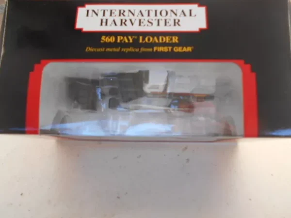 Frist Gear HO Scale Internation Harvester 560 Pay loader #80-0315 - Image 2