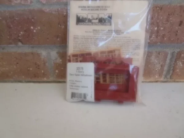 HO Scale DPM Dock Level Steel Sash Windows #30173 - Image 2