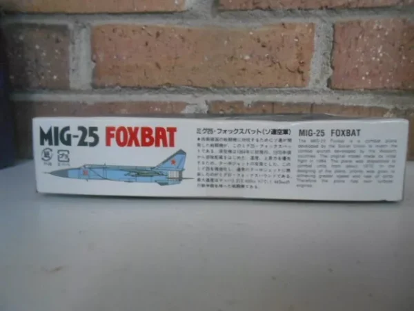 #23315 ARII Plastic Model Kit of the USSR Mig-25 Foxbat 1/144 scale - Image 2