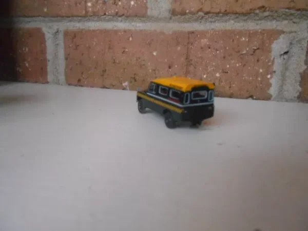 Brekina HO Scale Land Rover HM Coastguard (Marine Rescue) Black/Yellow #7670 - Image 2