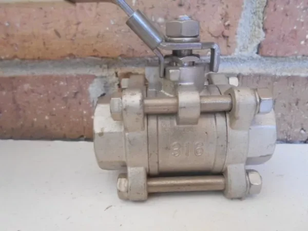 1" Socket Weld End Ball Valve Stainless Steel 316 Full Port 1000 WOG w. Lock - Image 4