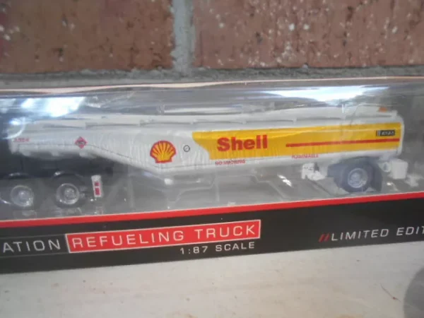 Iconic Replica 1:87 Volvo FM500 w/ Aviation Fueling Tanker: Shell Aviation #0108 - Image 3
