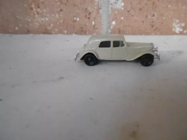 Brekina HO Scale Citroen Seden 4 Door White  #0001403 - Image 3