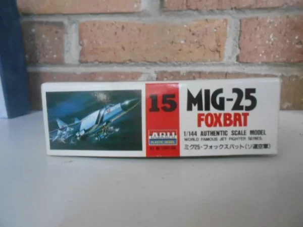 #23315 ARII Plastic Model Kit of the USSR Mig-25 Foxbat 1/144 scale - Image 3