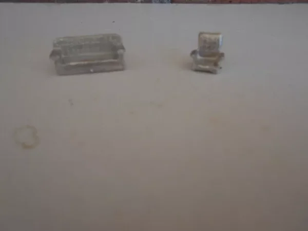 HO Scale Accessories Couch And Chair 2 Piece Pack #171 - Image 3