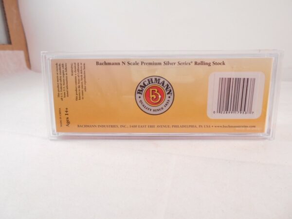 BACHMANN # 17953 N Scale ACF 50' Steel Reefer Fruit Growers Express Car - Image 4