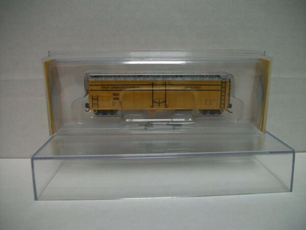 BACHMANN # 17953 N Scale ACF 50' Steel Reefer Fruit Growers Express Car - Image 5