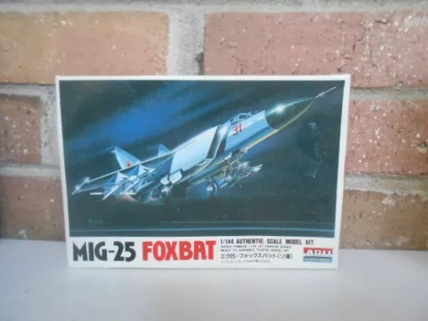 #23315 ARII Plastic Model Kit of the USSR Mig-25 Foxbat 1/144 scale - Image 4