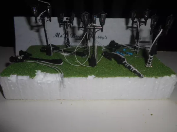 HO Scale Accessories Double Street Lamp Pole #10023 - Image 5