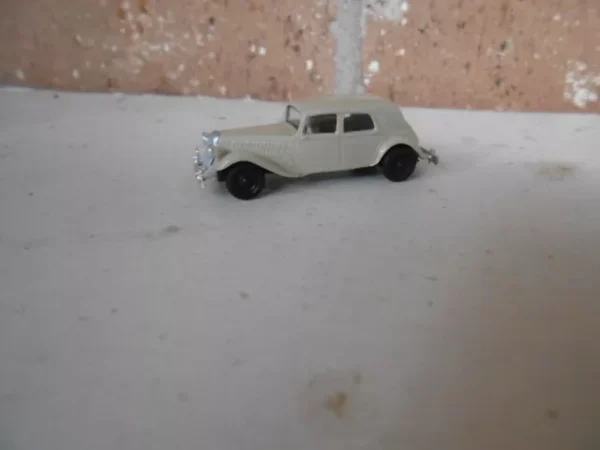 Brekina HO Scale Citroen Seden 4 Door White  #0001403 - Image 5