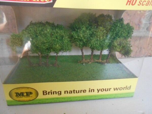 MP Scenery Products item #70504 HO Scale Privet Trees 2 Clumps 4 Per Pack