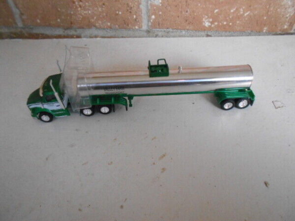 Truck N' Stuff HO Scale Panella Kenworth Tractor T680 & Tanker Trailers #400700 - Image 4