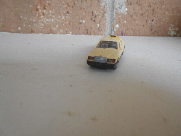 Wiking HO Scale Mercedes 260 E Taxi  #14149 - Image 2