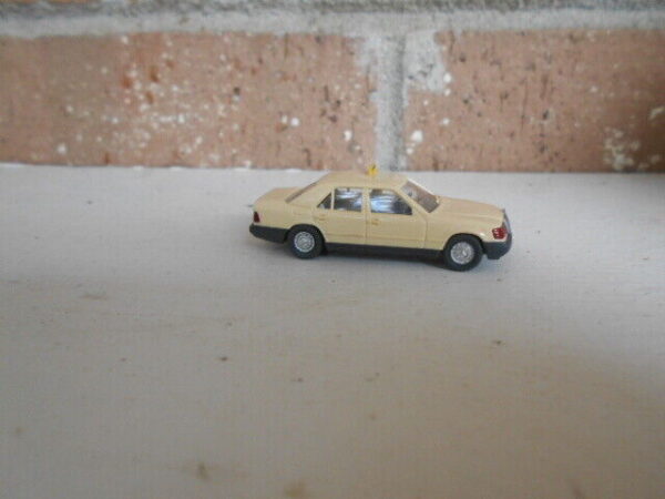 Wiking HO Scale Mercedes 260 E Taxi  #14149 - Image 3