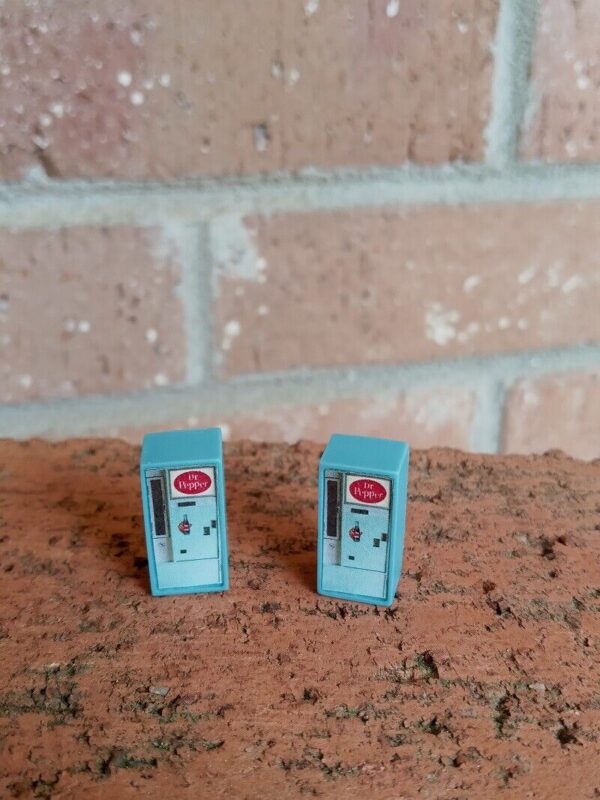 #1014  HO Scale Accessories 1940-50 DR Pepper Cola Machines (2 Per Pack)