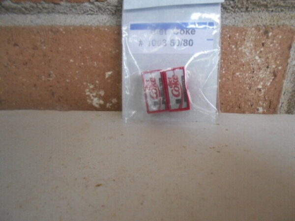 #2007 N Scale Accessories Diet Coke 1960-90 Drink Machine 2 Per Pack