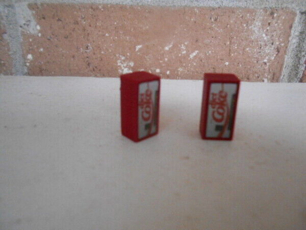 #2007 N Scale Accessories Diet Coke 1960-90 Drink Machine 2 Per Pack - Image 3