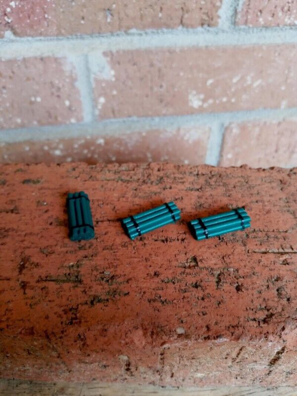 #2019 N Scale Accessories Detailed Green Banded Pipe Loads (3 Per Pack) - Image 2