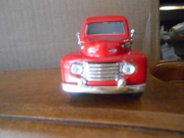 Menard O Scale  #279-9128--- 1948 Ford Panel Truck (Red M&Ms) - Image 6