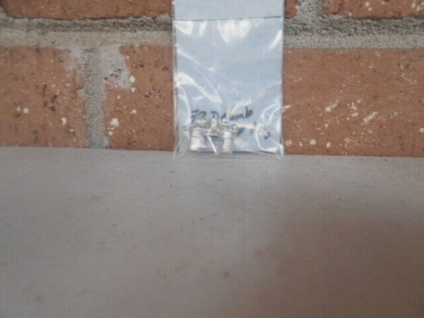 HO Scale Accessories Drums With Bench Top with Tools (1 Per Pack) #073 - Image 4