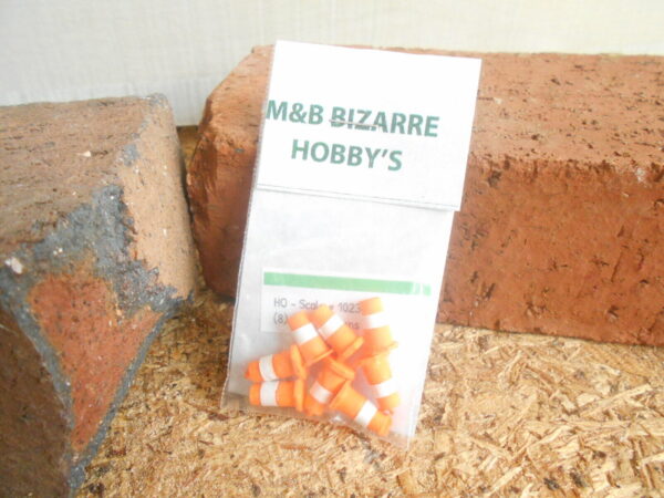 M & B Bizarres HO Scale Safety Pylons #1023