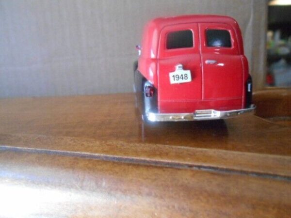 Menard O Scale  #279-9133--- 1948 Ford Panel Truck (Red & Black) - Image 6