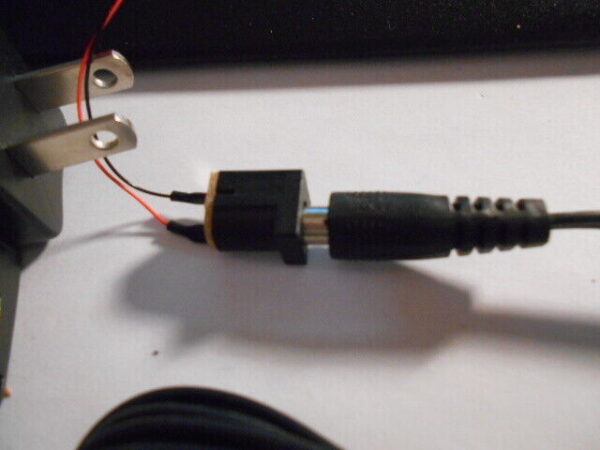 All Scale Accessories 110 AC Volts -12 DC Volts Regulated Power Supply #12V-1000 - Image 3