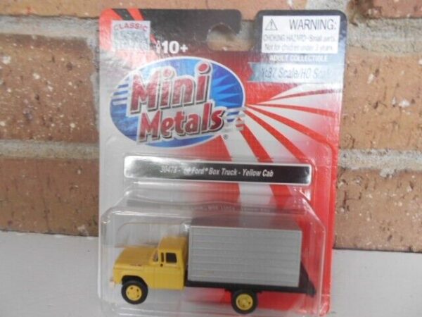 Classic Metal Works #30478 HO Scale 1960 Ford Box Truck { Yellow Cab} - Image 2