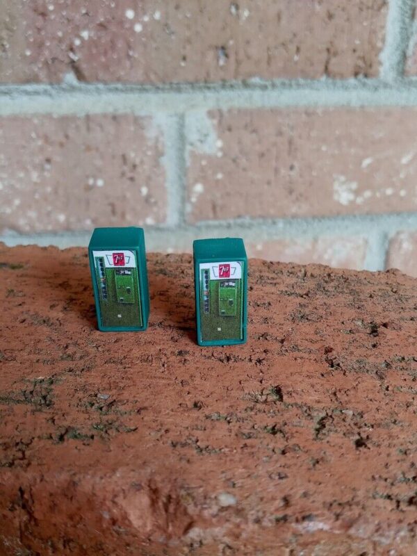#1015  HO Scale Accessories 1940-50 7 UP Cola Machines (2 Per Pack)