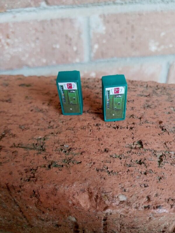 #1015  HO Scale Accessories 1940-50 7 UP Cola Machines (2 Per Pack) - Image 3