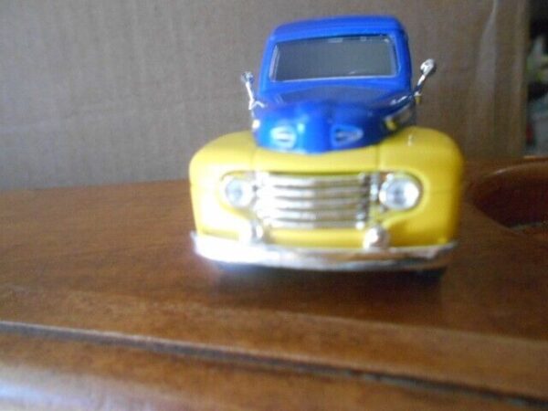 Menard O Scale  #279-9130--- 1948 Ford Panel Truck (Blue & Yellow) - Image 5