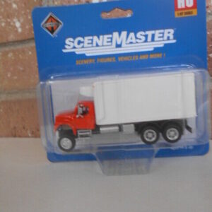 HO Scale Scene Master 949-11393 International (R) 2 Axls Refrigerated Box Truck