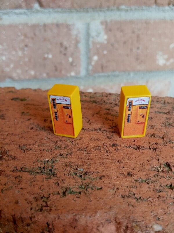 #1016 HO Scale Accessories 1940-50 Royal Crown Cola Machines  (2 Per Pack) - Image 2