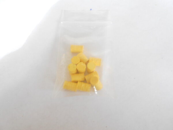 HO Scale Accessories, Yellow Barrels (12) barrels #10003 Yellow - Image 2