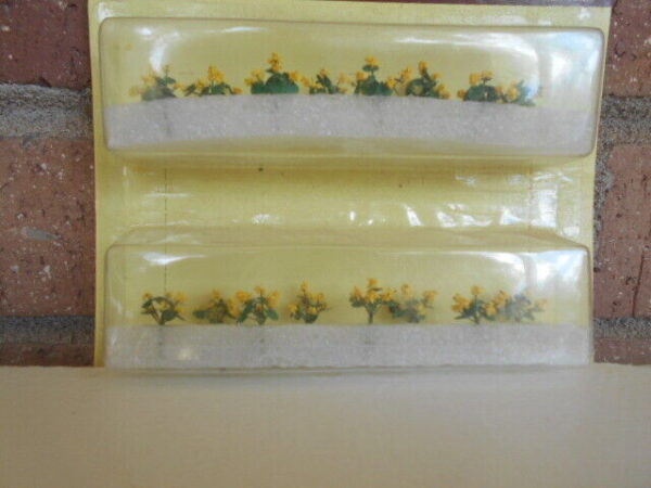 MP Scenery Products item #70045 HO Scale Marsh Marigold, 16/Pack Height-3/8 - Image 4