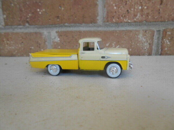 Menard O Scale  #279-9245 --1957 Dodge Sweptside Trucks Yellow & Cream - Image 3