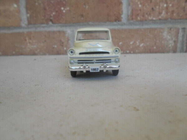 Menard O Scale  #279-9245 --1957 Dodge Sweptside Trucks Yellow & Cream - Image 4