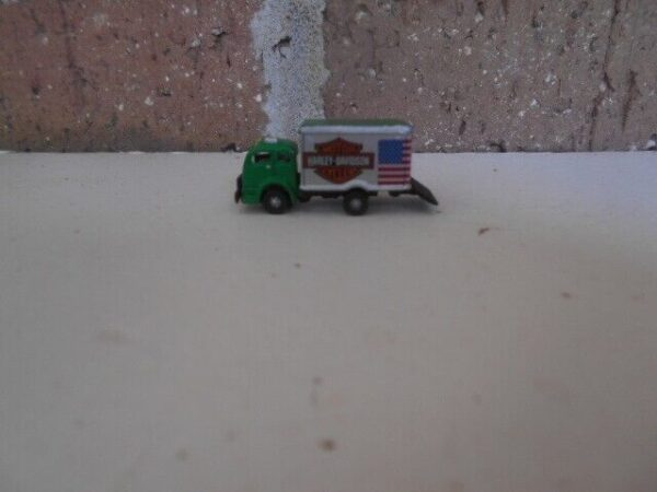 Classic Metale Works N Scale 53' White 3000 Box Truck Planters Peanuts Truck - Image 2