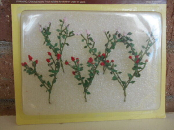 MP Scenery Products item #70015 HO Scale Climbing Roses,6/Pack Length 1-3/8 - Image 4