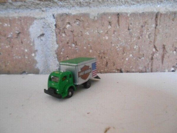 Classic Metale Works N Scale 53' White 3000 Box Truck Planters Peanuts Truck - Image 5