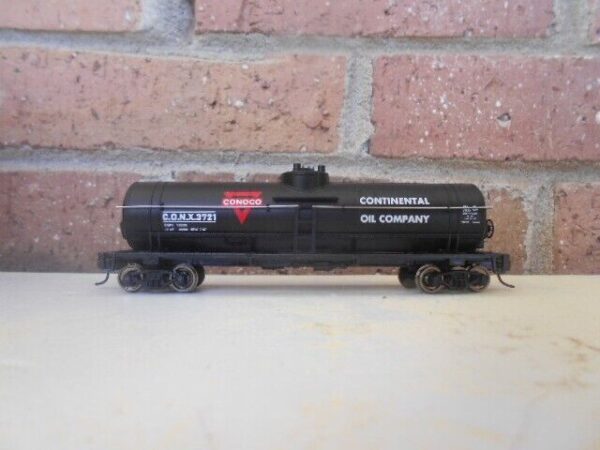 Walthers 931-1614 HO Scale 40' Tank Car Ready To Run Conoco Petroleum Company - Image 2